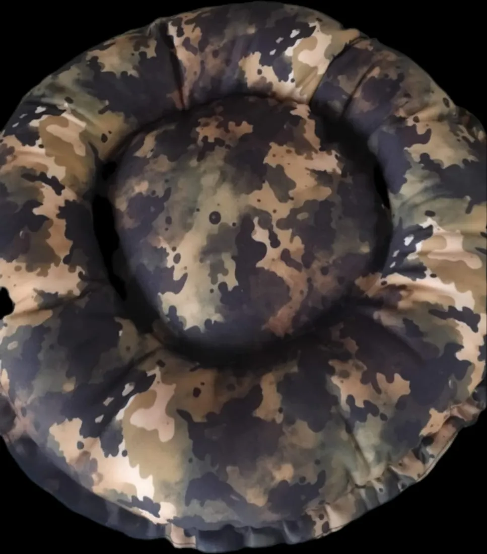 Cama redonda acolchada con tela camuflada